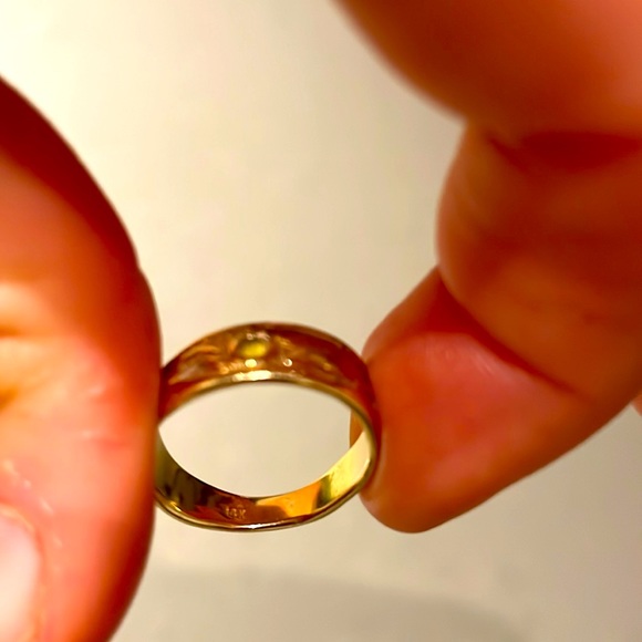 Size 7 gold and yellow Safire ring - Picture 5 of 6